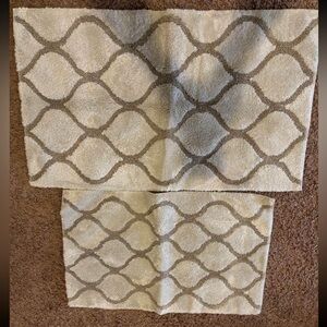 EUC 2 rugs 38 inches by 23 inches and 30 inches by 19 inches rubber backed